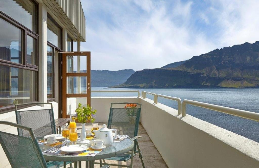 The Cliff Hotel Neskaupstadur Exterior photo