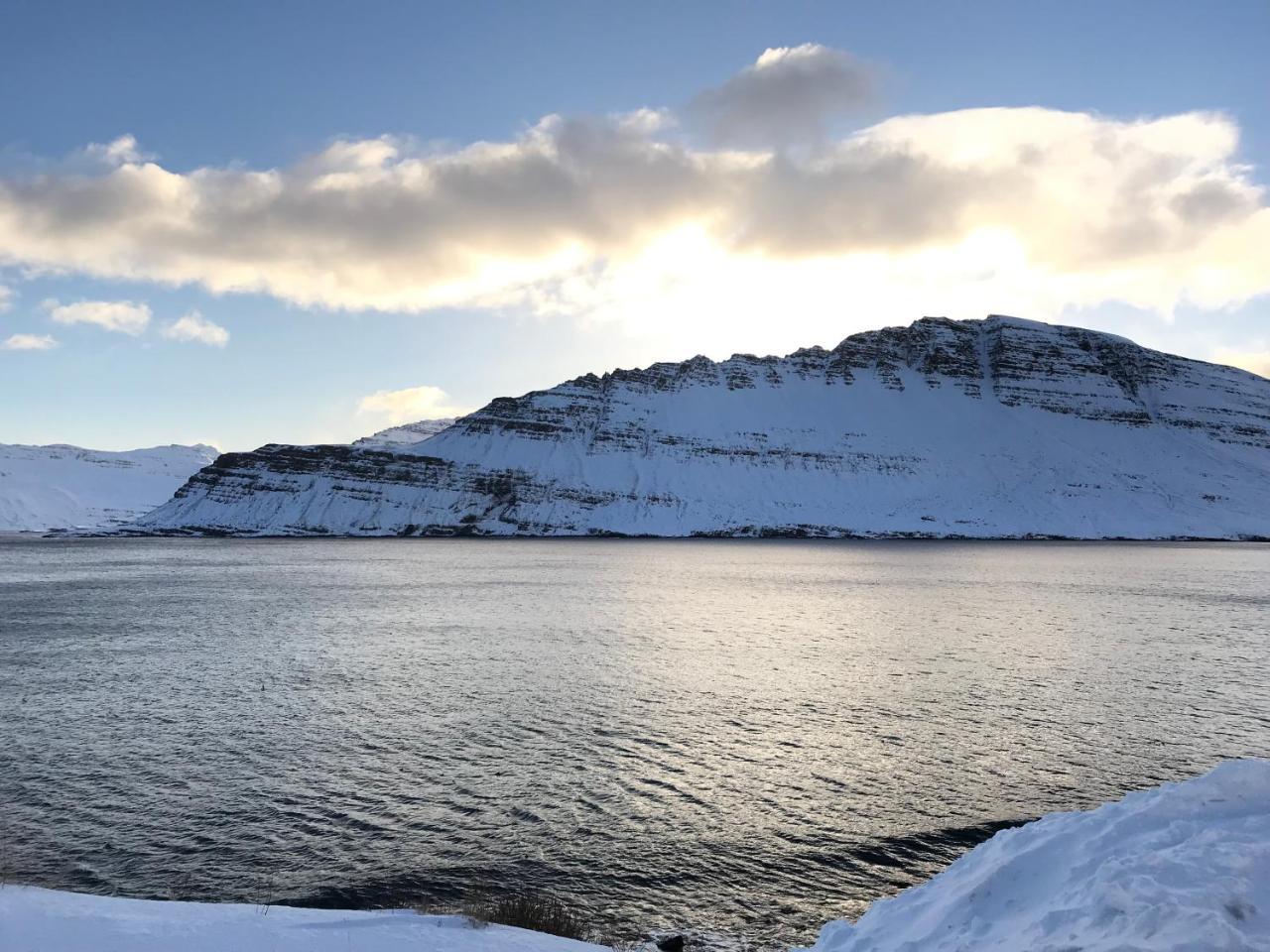 The Cliff Hotel Neskaupstadur Exterior photo